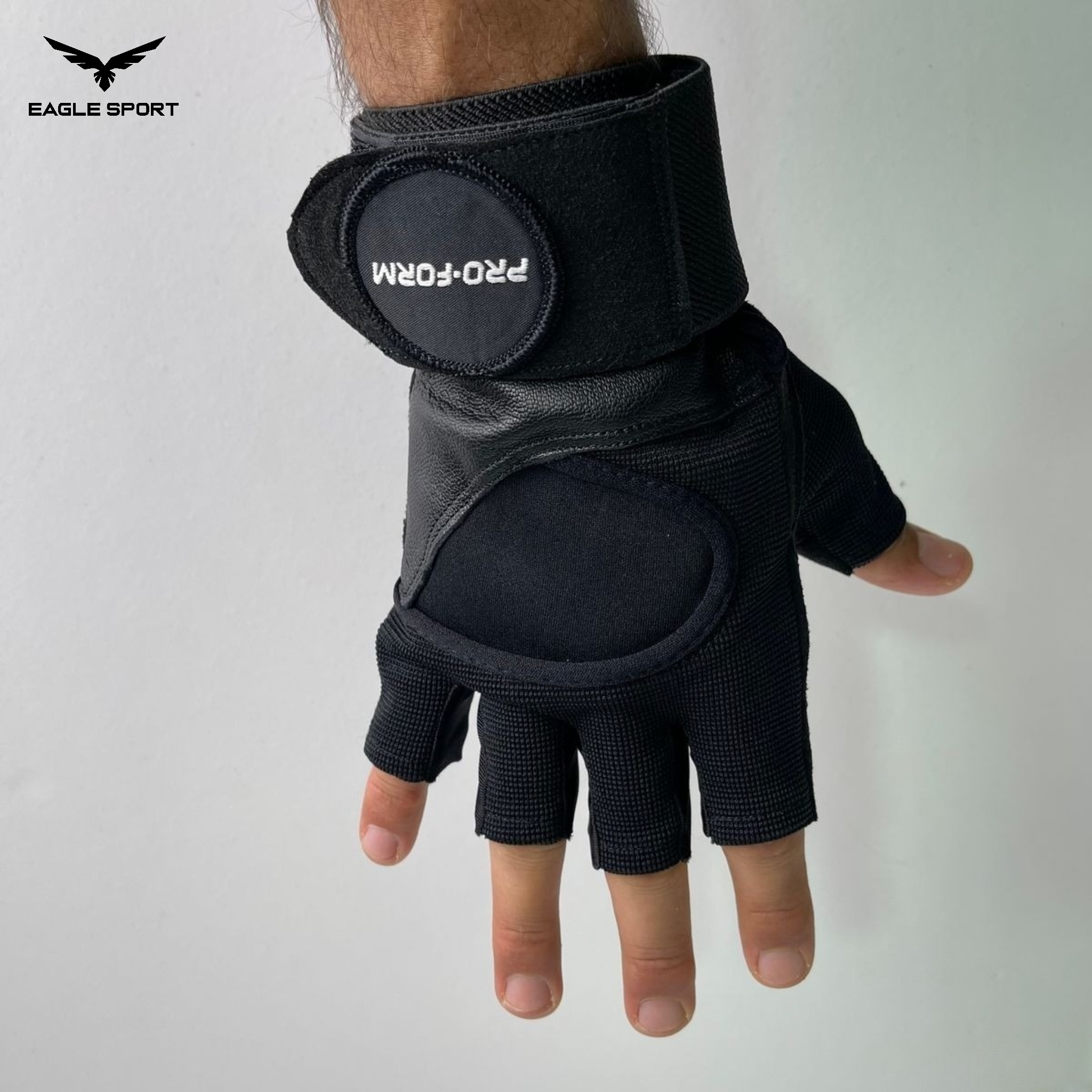 EAGLE-SPORT-JO-PRO-FORM Weightlifting Gloves for Men with Wrist Support – Stronger Grip & Better Protection
قفازات رفع الأثقال PRO-FORM للشباب (رجال) مع دعم للمعصم – ثبات، حماية وتحكم أقوى