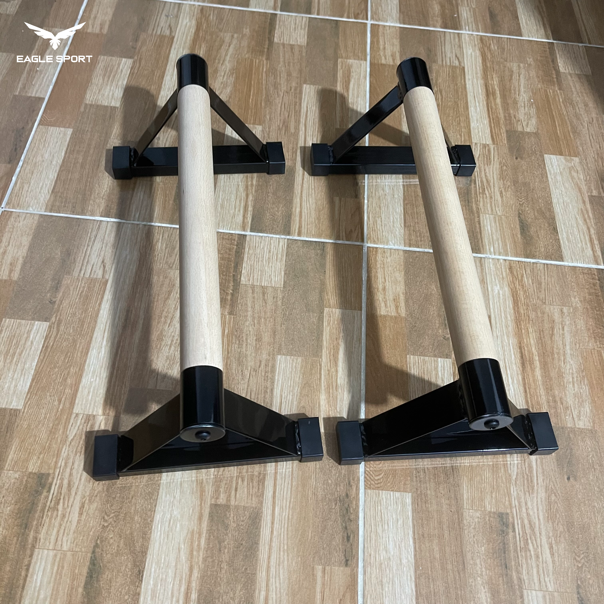 Professional Wooden Parallettes for Calisthenics Training
متوازيات خشبية احترافية لتمارين الكاليسثنكس