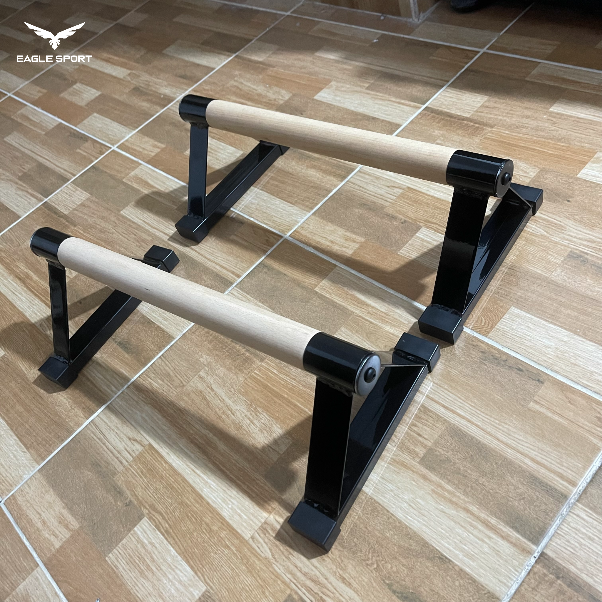 Professional Wooden Parallettes for Calisthenics Training
متوازيات خشبية احترافية لتمارين الكاليسثنكس